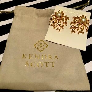 Kendra Scott Hattie Stud Earrings in Gold